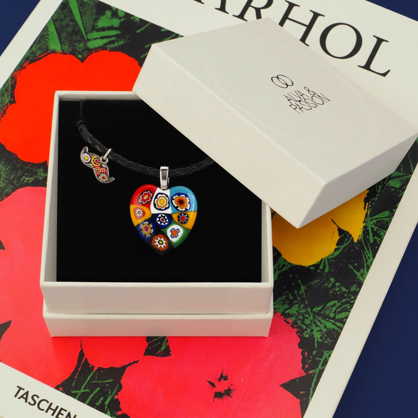 Nine in Passion 心形吊墜頸鏈 - 黑色 皮革頸鏈 - 吊墜頸鏈